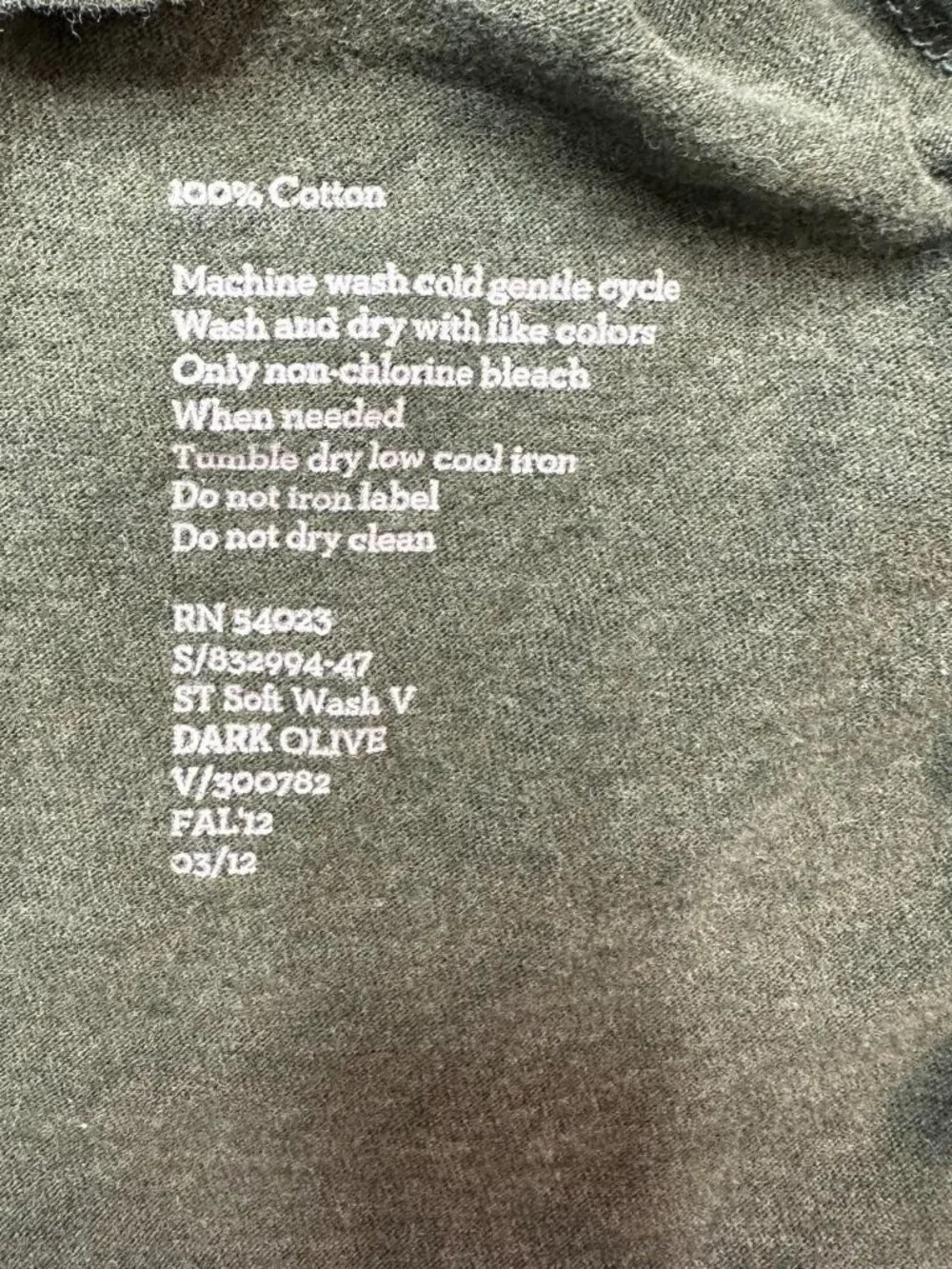 Banana Republic Men's Green V-Neck T-Shirt size Large